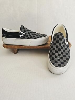 Vans Checkerboard Platform Smeakers Size 9 Womens Black Silver Metallic Slip On